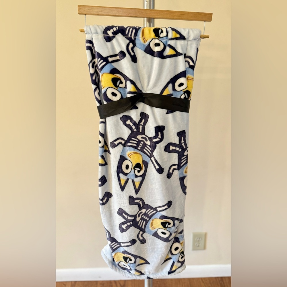 Disney Halloween Bluey Blanket - Picture 2 of 3